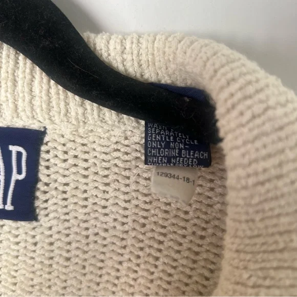 Vintage GAP V-Neck Collared Cream Sweater - Picture 6 of 10